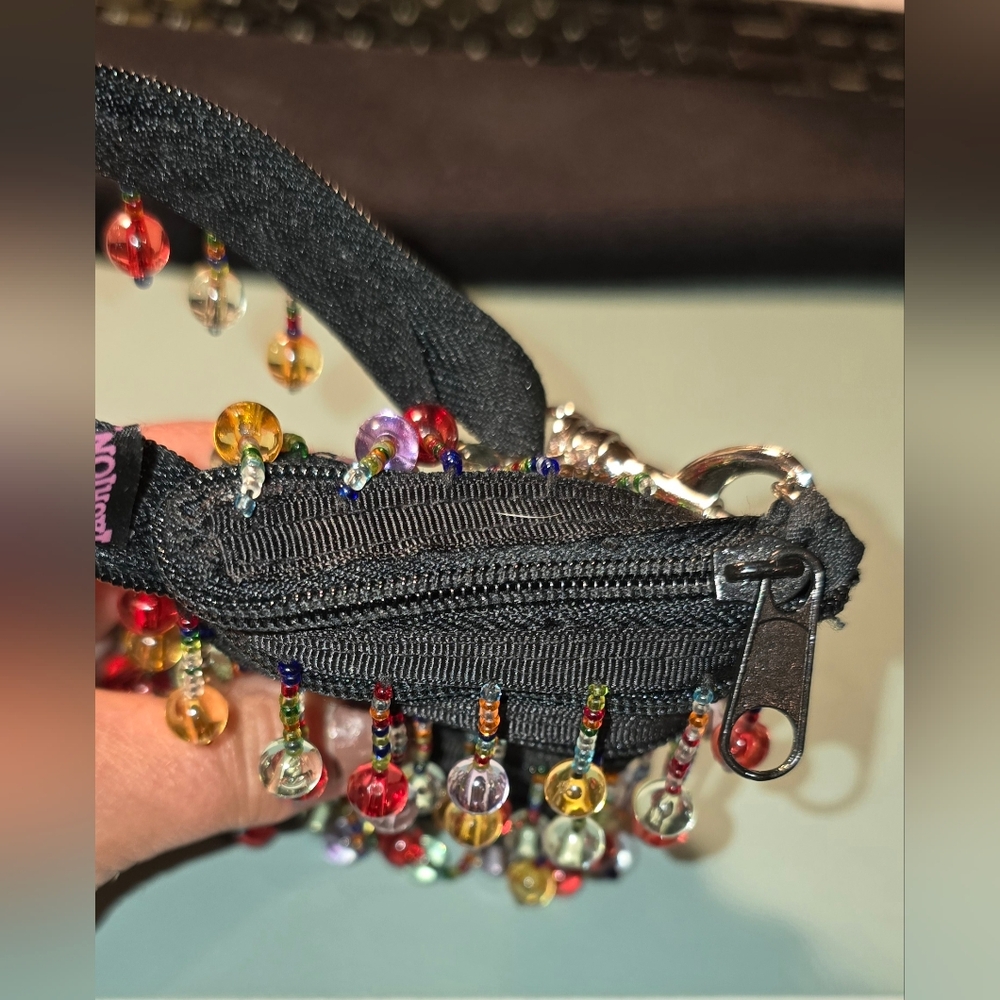 ADORABLE Beaded Small Zipper Bag - Picture 7 of 9
